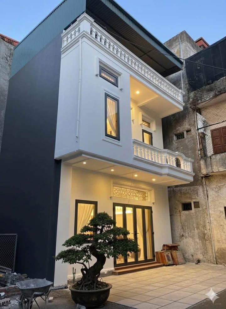 Nhà 2 tầng 1 tum phố Nguyễn Văn Trỗi, Phủ Lý 105m² chỉ 3 tỷ - Gần khu kinh doanh sầm uất!