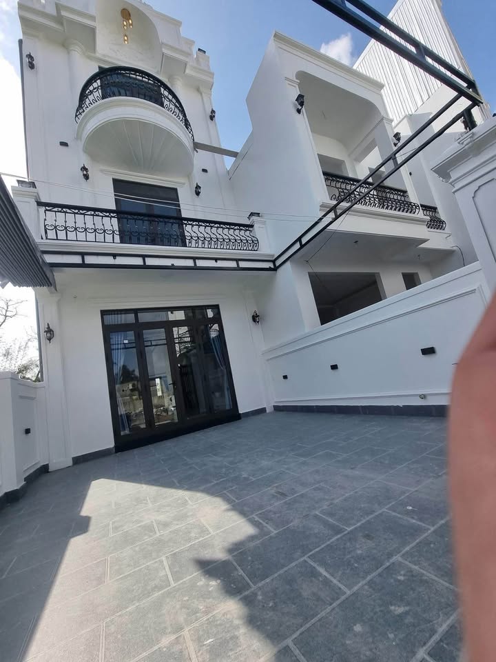 Biệt thự 3 tầng Tân cổ điển tại Mỹ Thượng, Huế - Giá chỉ 3.35 tỷ!