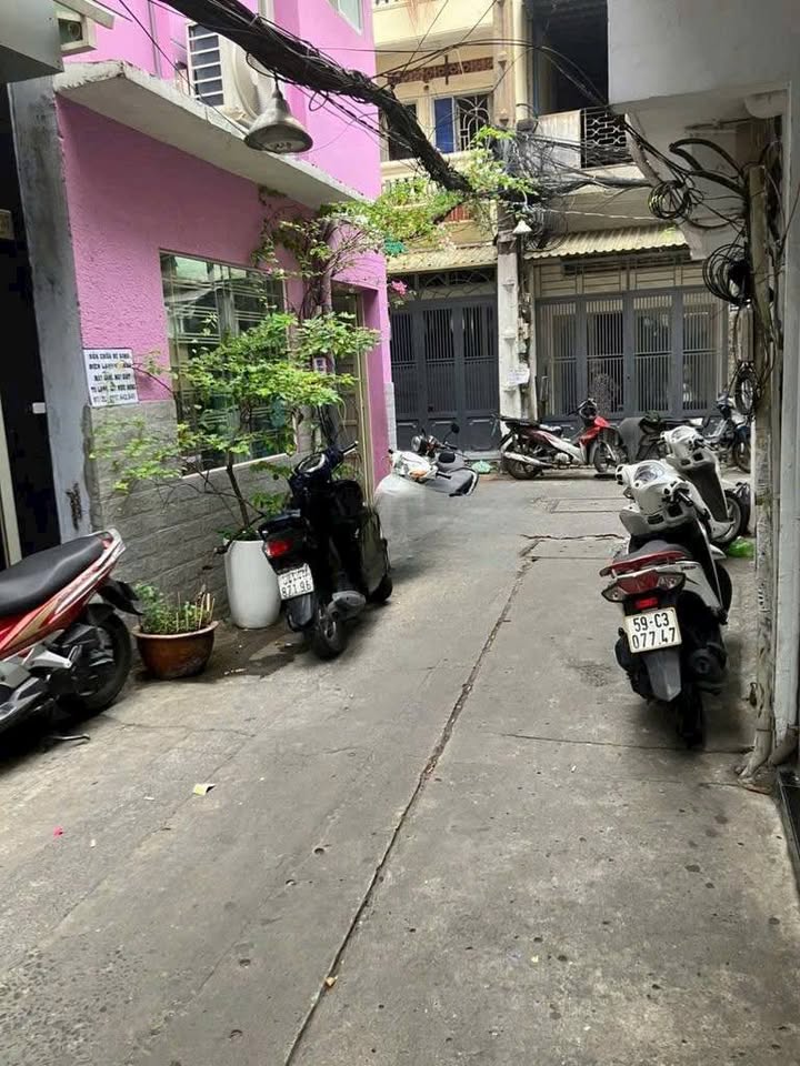 Nhà cho thuê tại Quận 3 - 35m² giá 11 triệu - Vị trí đắc địa gần khu ăn uống