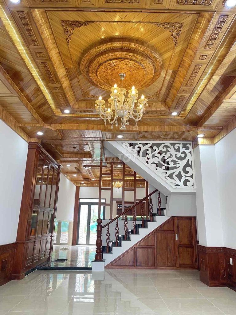 Nhà 4 tầng mặt tiền đường Xuân Thới 10, 100m² giá chỉ 7.7 tỷ - Kinh doanh đắc địa!