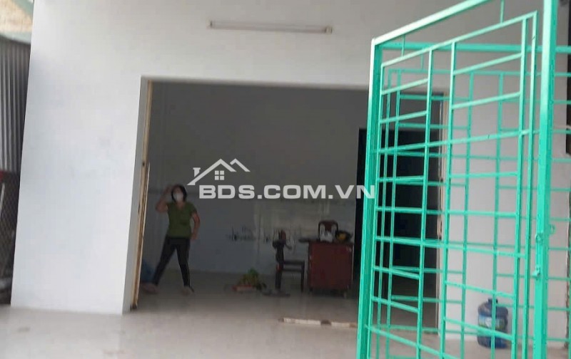 Nhà cho thuê mặt tiền đường Phan Văn Đáng, Vĩnh Long 120m² - Nội thất đầy đủ, giá chỉ 5.5 triệu