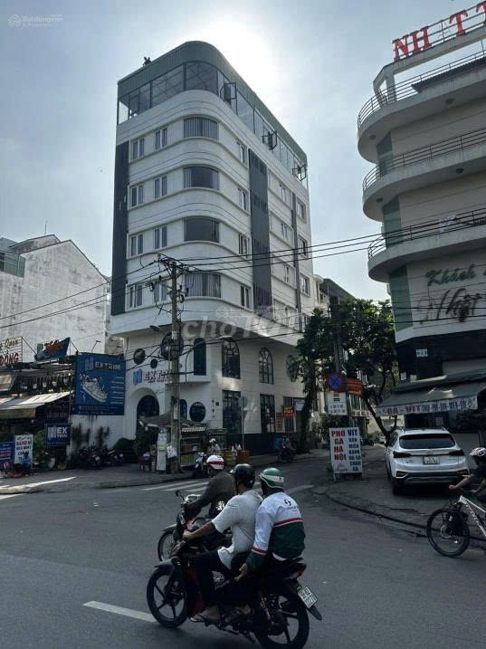 Building Có Thang Máy Mặt Tiền Nam Kỳ Khởi Nghĩa Quận 1 - Giá Chỉ 280 Triệu!