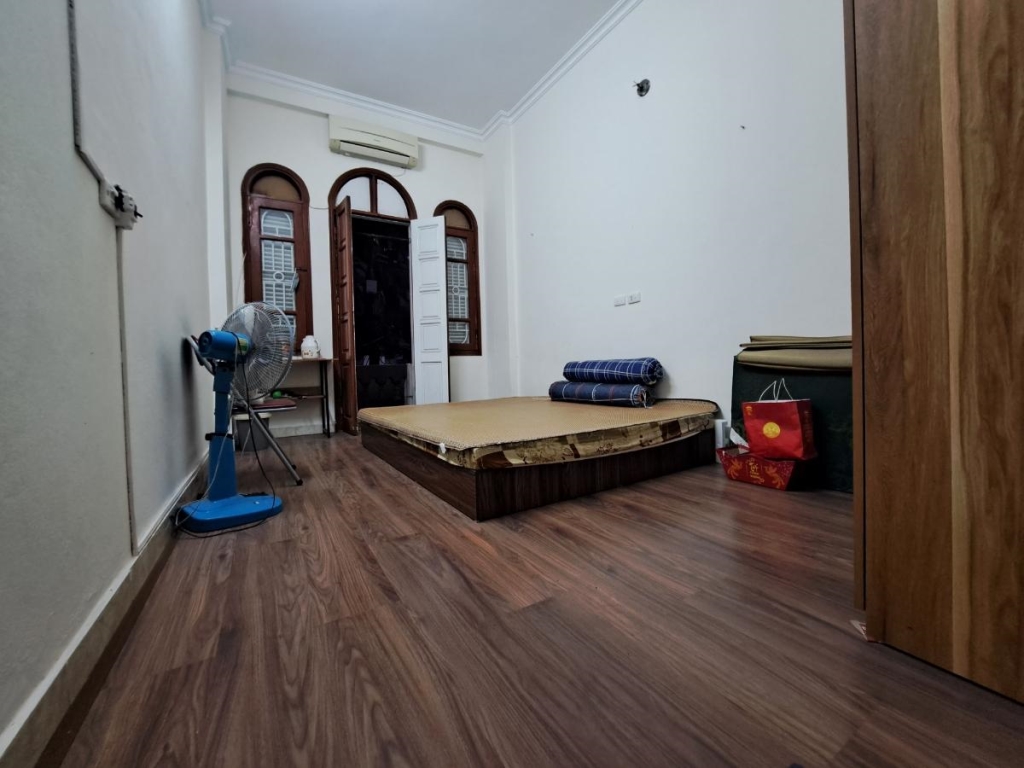 Nhà phố 5 tầng Trung Kính 36m² giá 14.5 tỷ - Đầu tư sinh lời ngay!