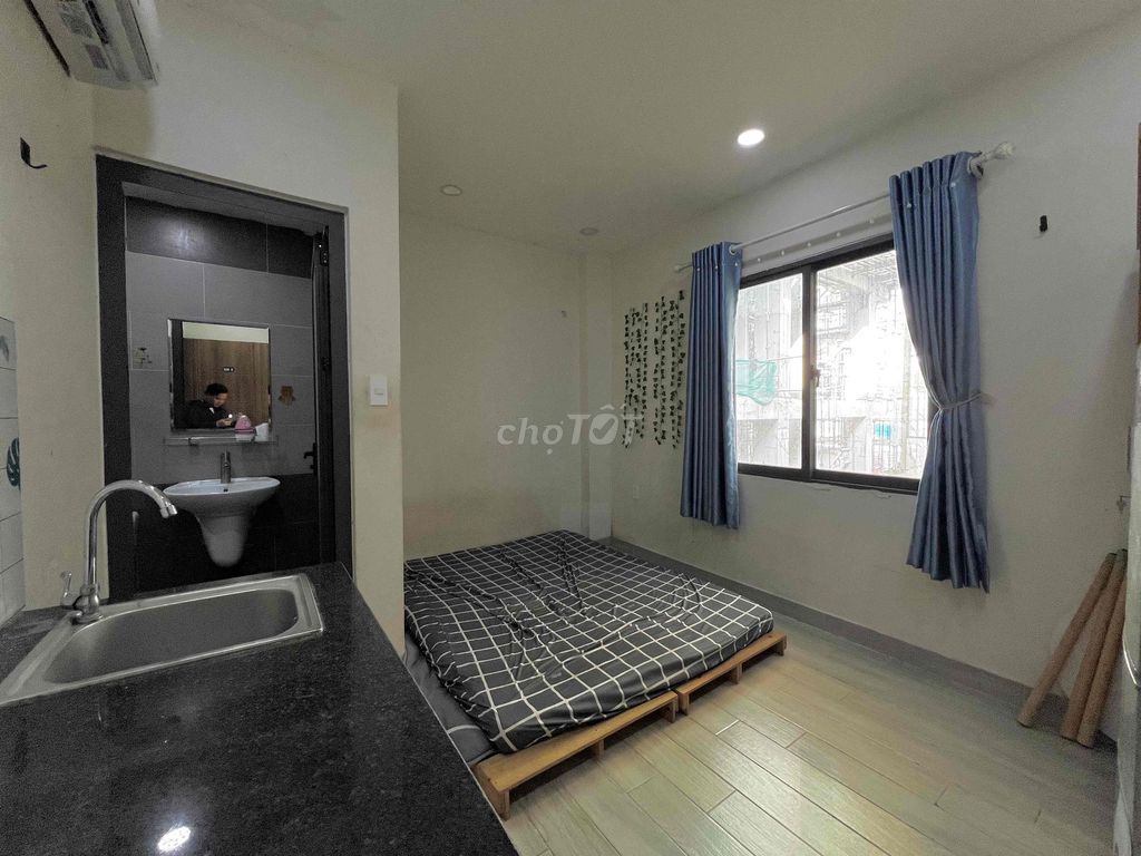 Phòng cho thuê 30m² gần Phan Xích Long, Phú Nhuận - Thiết kế thông thoáng, đón nắng tự nhiên