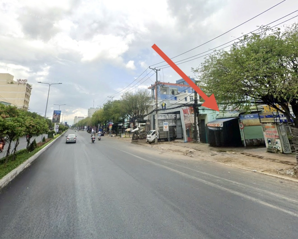 Cho thuê nhà căn góc 2 tầng mặt tiền đường 30/4 - Giá 12 triệu/tháng, sẵn sàng vào ở!