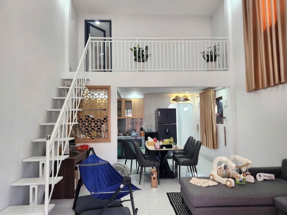 Nhà 1 Trệt 1 Lầu Phường Phú Tân, 121m² giá 2 tỷ - Sổ hồng chính chủ!