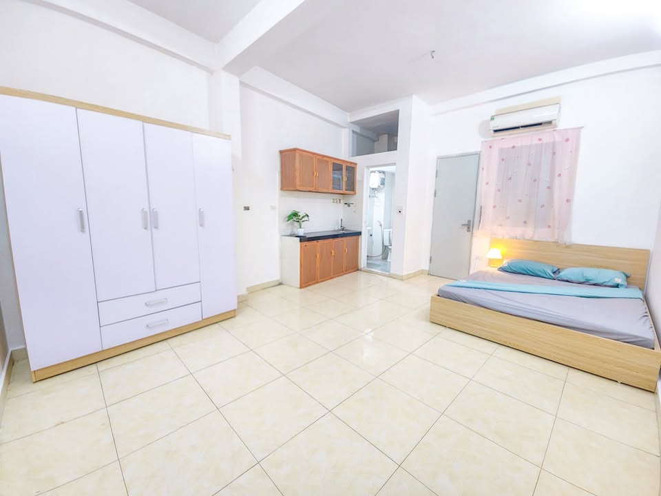 Phòng cho thuê tại 245 Lạc Long Quân, 28m² giá 4.3 triệu - Không gian thoáng đãng