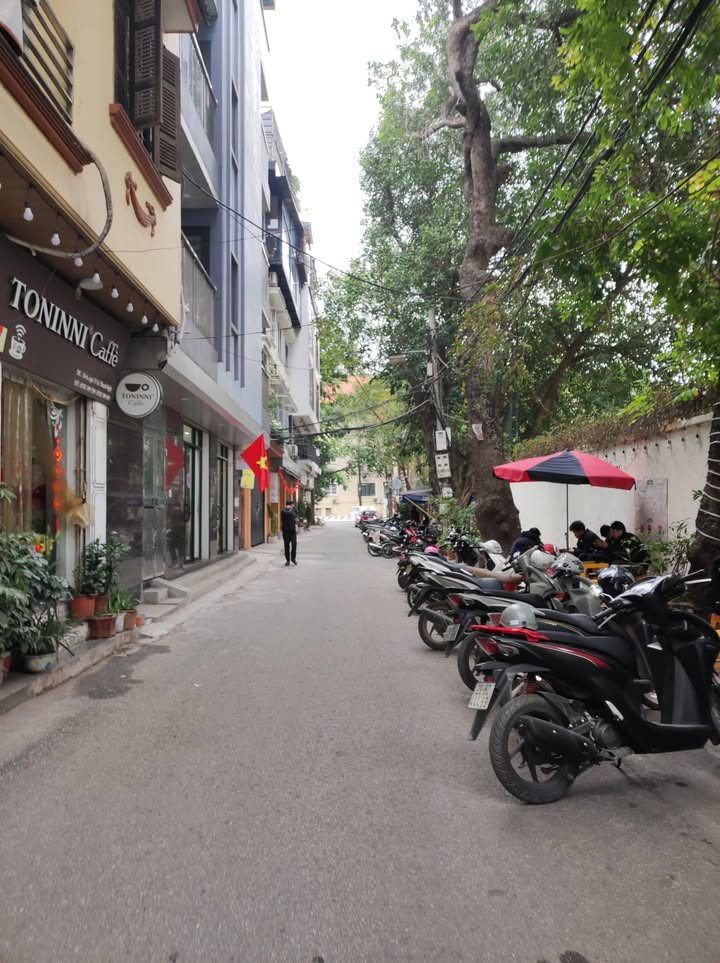 Nhà phố Lê Thanh Nghị 26m² giá 6.6 tỷ - Ô tô đỗ cửa, kinh doanh sầm uất!