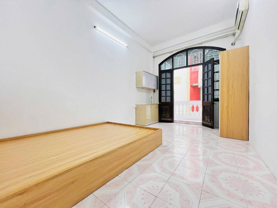 Phòng cho thuê tại 175 Thịnh Quang, 20m² giá 3.4 triệu - Full đồ cơ bản, ban công riêng!