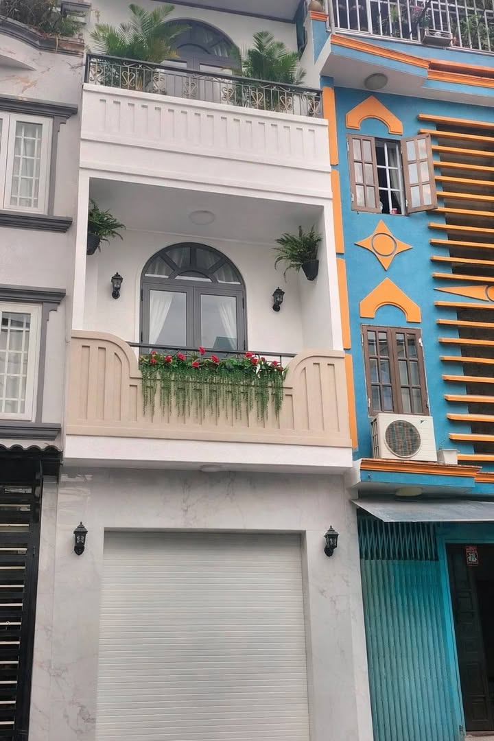 Nhà riêng hẻm ô tô Cách Mạng Tháng 8, Quận 10, 22m² giá 6.8 tỷ - Dọn vào ở ngay!