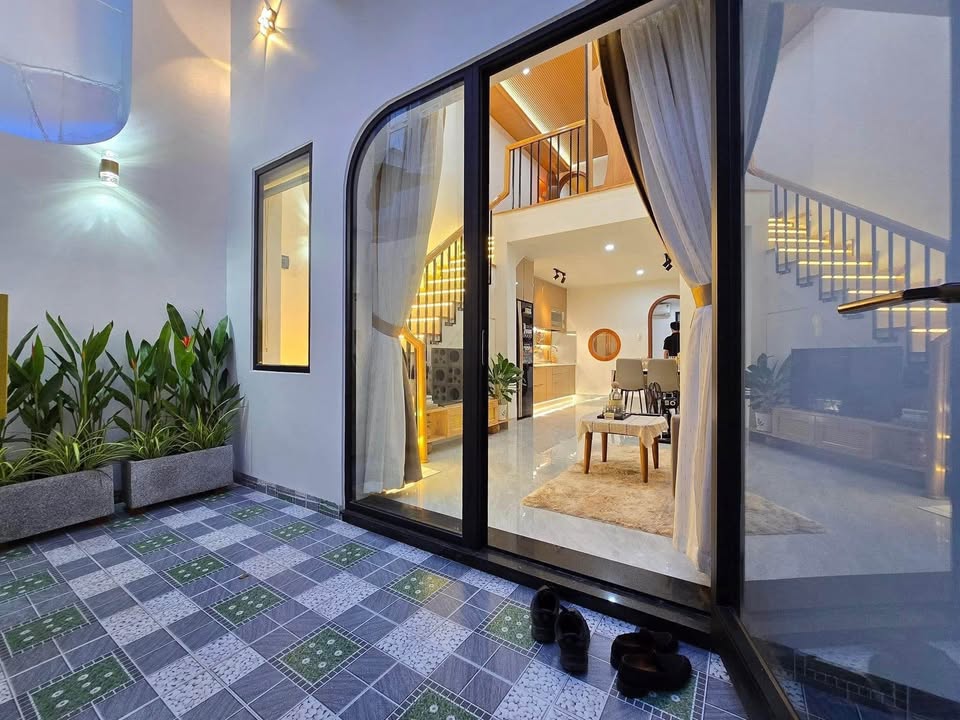 Nhà đẹp kiệt Đống Đa, Hải Châu 70m² giá chỉ 4 tỷ - Sân rộng ô tô vào tận nơi!