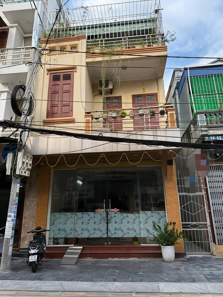 Cho thuê nhà 3 tầng mặt đường Tràng Thi, Nam Định - 65m² chỉ 7 triệu/tháng!