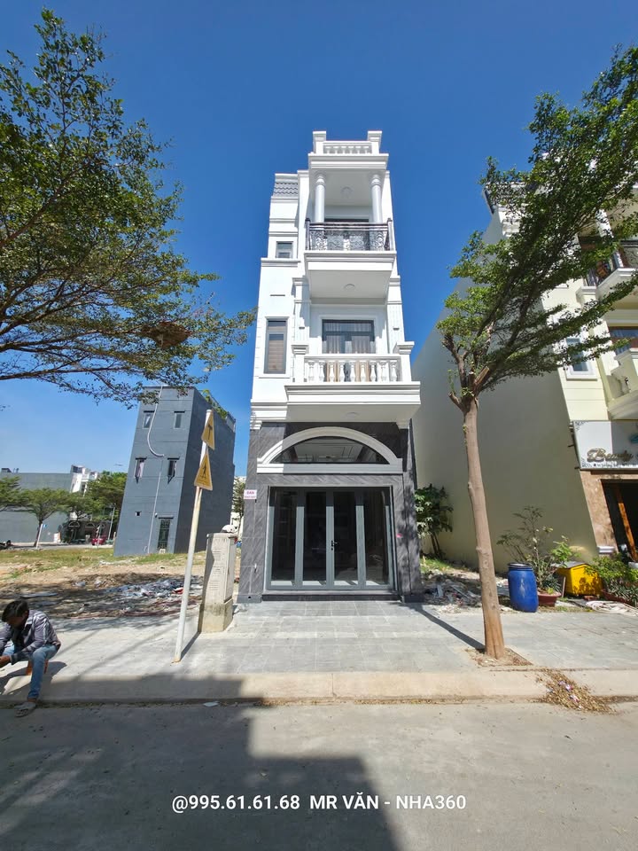 Nhà phố Dĩ An 60m² giá 5.4 tỷ - Tặng nội thất cao cấp!