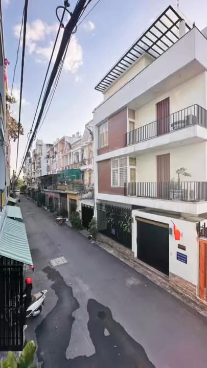 Nhà lầu đồng bộ Trần Quang Cơ, Hiệp Thành, Q12 - 4PN chỉ 6.1 tỷ - Cơ hội vàng cho gia đình!