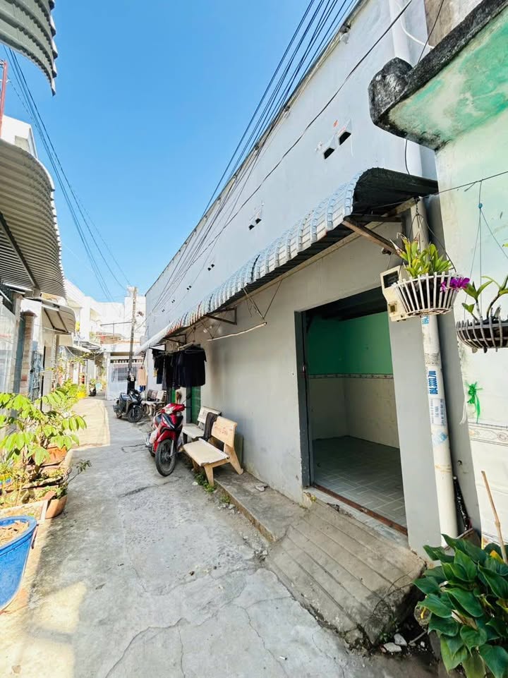 Cho thuê phòng trọ trệt gác lửng Hùng Vương 30m² giá 1.6 triệu - Gần trung tâm thành phố!