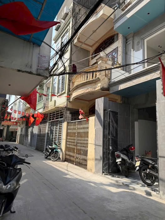 Nhà 3,5 tầng Tôn Đức Thắng 43m² giá 3,85 tỷ - Full nội thất sang trọng!