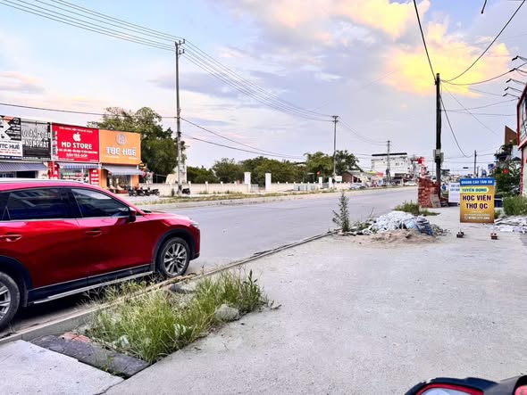 Nhà 2 Tầng Mặt Tiền Phạm Văn Đồng, TP Huế 100m² giá 8 tỷ - Cơ hội kinh doanh tuyệt vời!