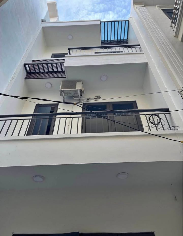 Nhà 3 tầng Đường Kênh Lộc Vượng 49m² giá 2.9 tỷ - Chính chủ bán gấp!