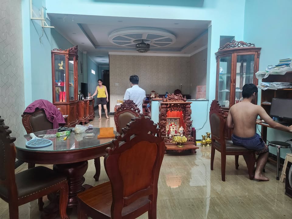 Nhà 1 trệt 1 lầu Thủ Dầu Một 185m² giá 3.95 tỷ - Mê ngay từ cái nhìn đầu tiên!