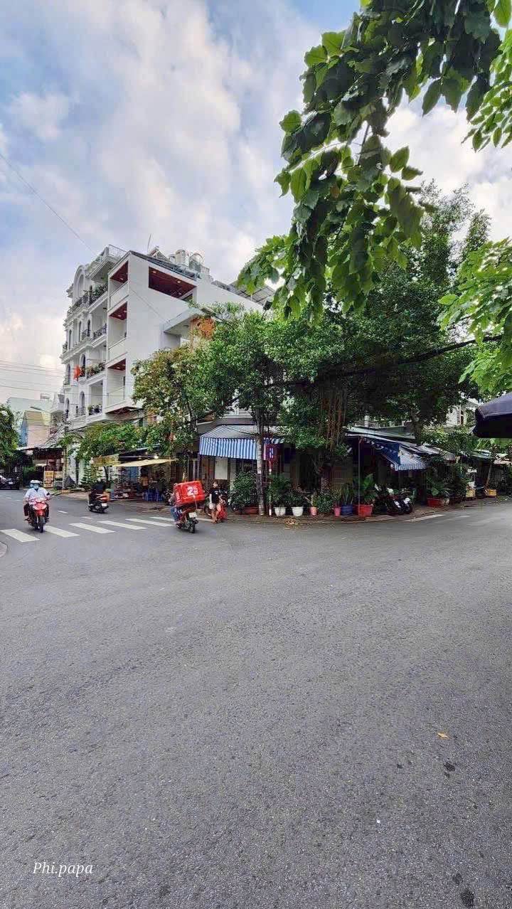 Nhà góc 2 mặt tiền Quận 7 105m² giá 30 tỷ - Đầu tư sinh lời ngay lập tức!