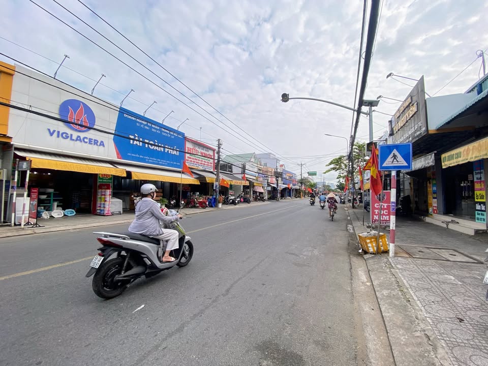 Cho thuê mặt bằng kinh doanh đường Nguyễn Bỉnh Khiêm, Rạch Giá 165m² - Giá tốt chỉ 20 triệu/tháng!