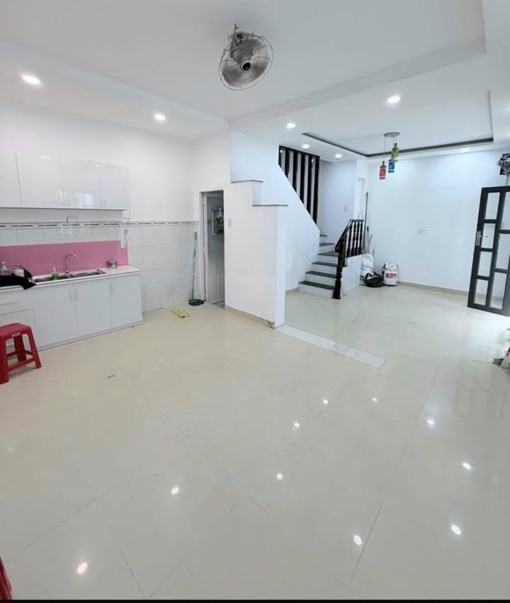 Nhà cho thuê tại Cách Mạng Tháng Tám, Quận 3 - 45m² giá 13 triệu/tháng - Nhà trống, thương lượng!