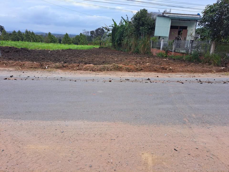 Đất nền mặt tiền đường lớn Thôn 8, Cư Ni, Ea Kar 800m² giá chỉ 5.6 tỷ - Đầu tư sinh lời an toàn!