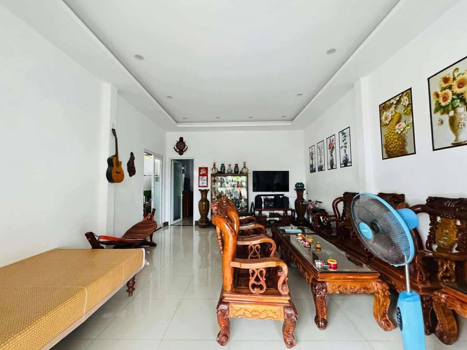 Nhà góc 2 mặt tiền Nguyễn Tri Phương Buôn Ma Thuột 127m² giá 6.8 tỷ - View cực đẹp, không gian thông thoáng!