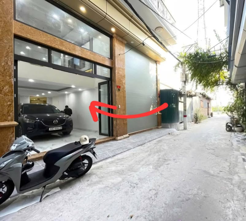 Bán gấp nhà mặt ngõ ô tô Phường Đông Ngạc, Quận Bắc Từ Liêm - 40m², 5 tầng, Gara ô tô trong nhà!