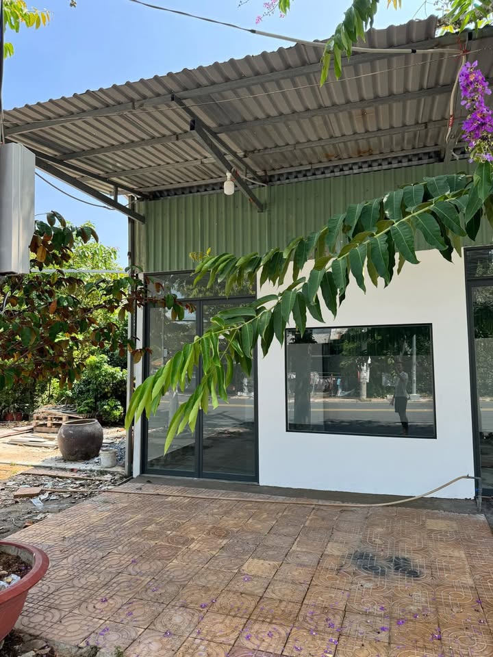 Cho thuê mặt bằng kinh doanh đường Nguyễn Tất Thành 41m² giá 4 triệu - Thiết kế hiện đại, sạch đẹp!