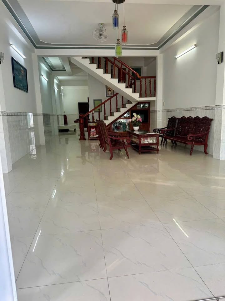Nhà đúc 3 mê mặt tiền Lê Văn Hưu, Tuy Hoà 92,5m² giá 4.99 tỷ - Sẵn sàng vào ở!