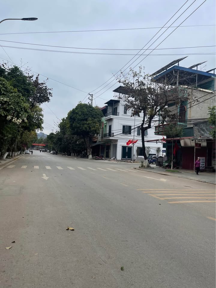 Nhà mặt đường Nguyễn Văn Linh, Gia Lâm, 42m² giá 2 tỷ - Kinh doanh thuận lợi!