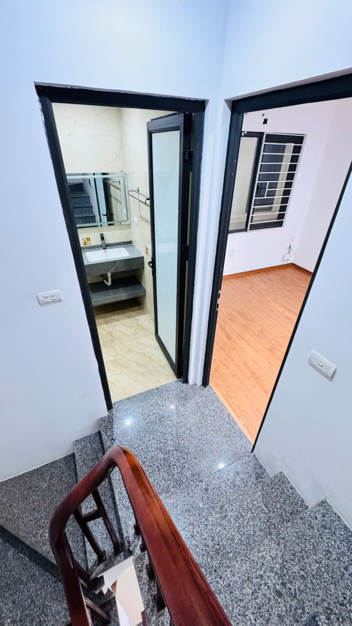 Nhà 5 tầng Bát Khối Long Biên 30m² giá 5 tỷ - Ô tô đỗ cổng, ở ngay đón Tết!