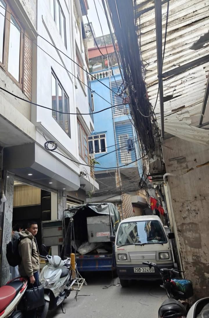 Nhà 5 tầng Vũ Tông Phan 42m² giá 11.8 tỷ - Kinh doanh tốt, ô tô vào tận nơi!