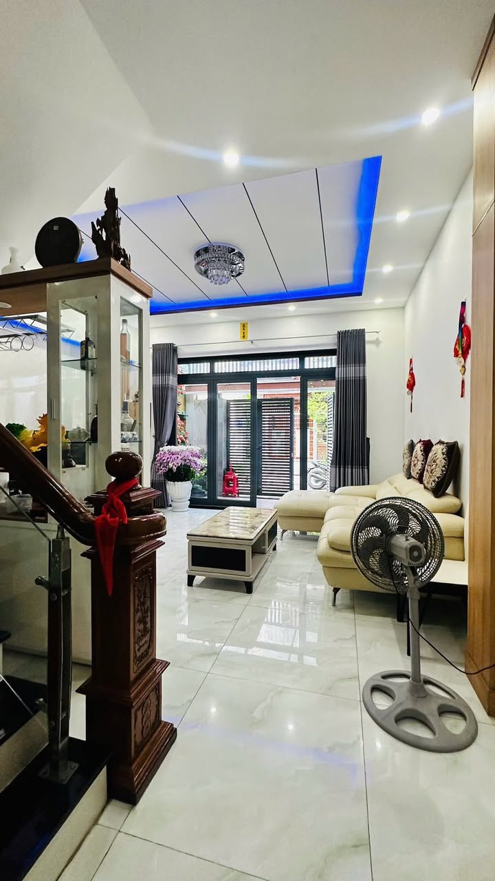 Nhà 3 tầng hẻm Nguyễn Khanh, Phước Hải, Nha Trang 62.5m² giá 7.4 tỷ - Sẵn sàng vào ở ngay!