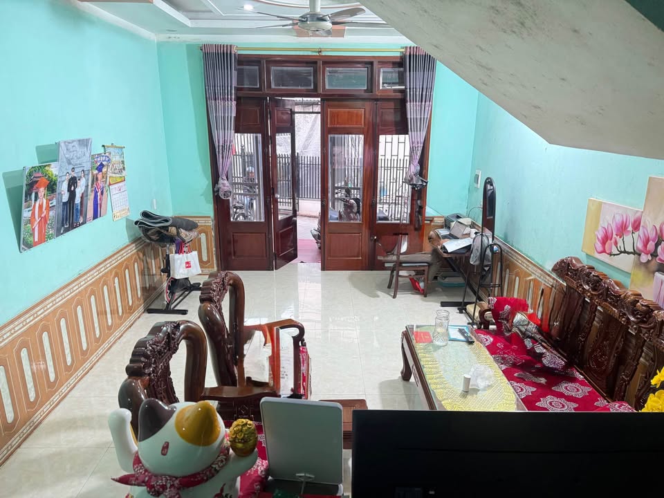 Nhà 2 tầng đường Ỷ La, Tuyên Quang 110m² giá 2.3 tỷ - Sẵn sàng vào ở!