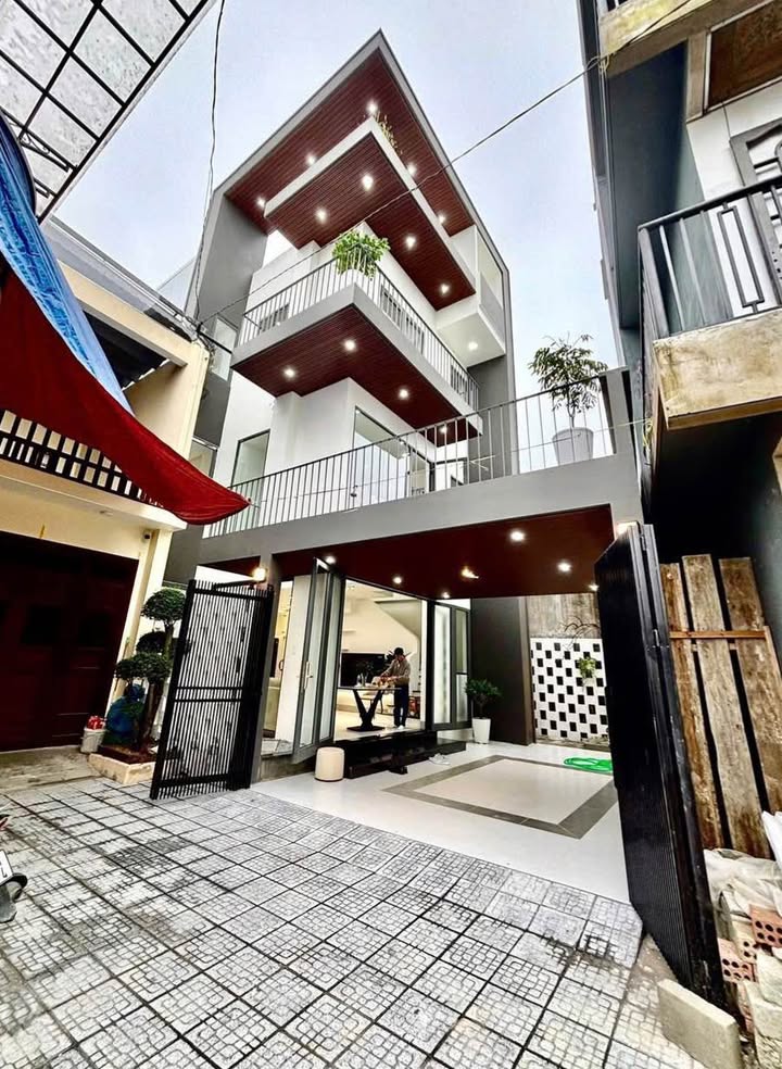 Nhà 4 tầng Kiệt 131 Hàn Mặc Tử, TP Huế 101m² giá 4.55 tỷ - Phù hợp kinh doanh Homestay!