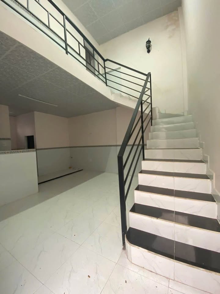 Nhà nguyên căn cho thuê tại Phường Đức Long - Giá chỉ 2 triệu/tháng!