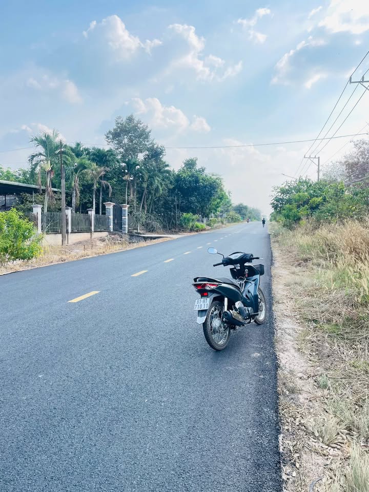 Nhà mặt tiền dt749A xã Long Hòa - Diện tích 750m² chỉ 1 tỷ - Cơ hội kinh doanh tuyệt vời!