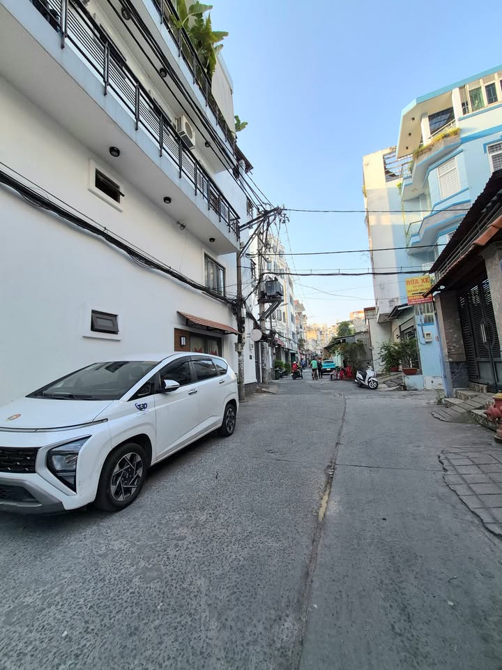 Nhà cũ hẻm xe hơi Dương Quảng Hàm, Quận Gò Vấp 65m² giá 7.5 tỷ - Cơ hội đầu tư tuyệt vời!
