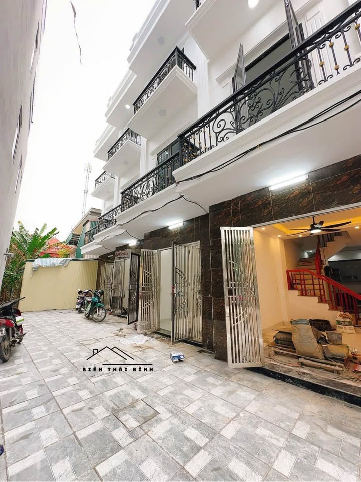 Nhà 3 tầng Trần Lãm - 42m² giá 1 tỷ - Ô tô đỗ thoải mái!