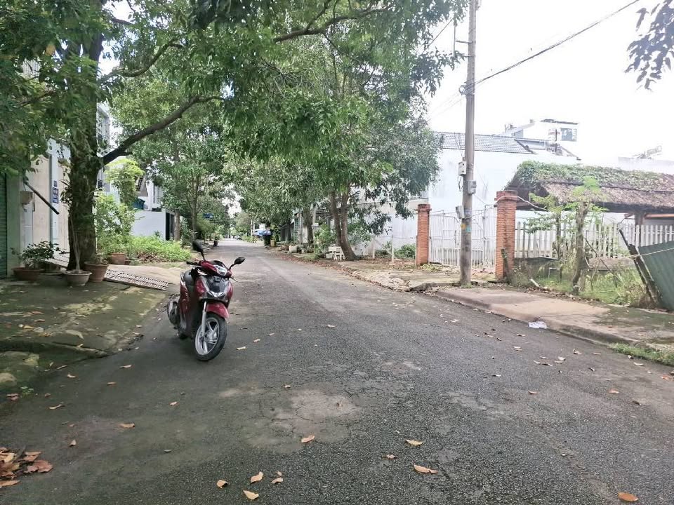 Lô đất Nguyễn Văn Tạo, 120m² giá 5.3 tỷ - Đường rộng, khu dân trí cao!