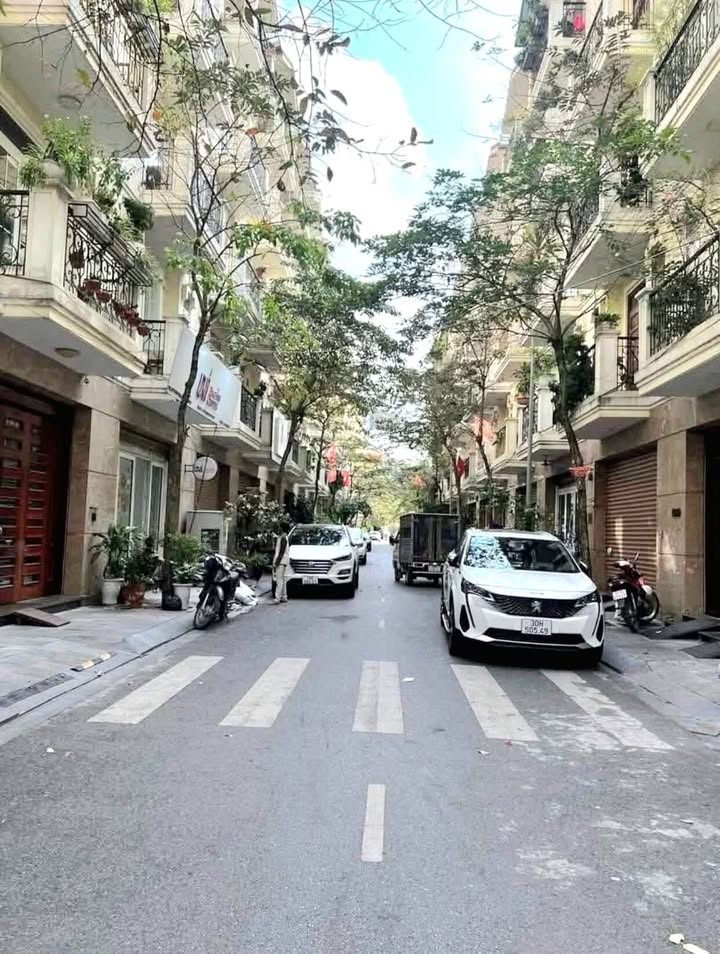 FrontHouse Mạc Thái Tổ, Cầu Giấy 50m² giá 34.9 tỷ - Kinh doanh đẳng cấp!