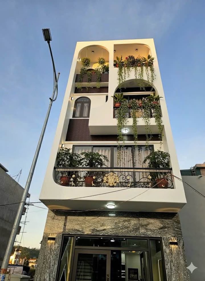 Nhà phố 4 tầng tại KDT Trung Tâm Lideco Hạ Long 65m² giá 6 tỷ - Thiết kế sang trọng, nội thất nhập khẩu!