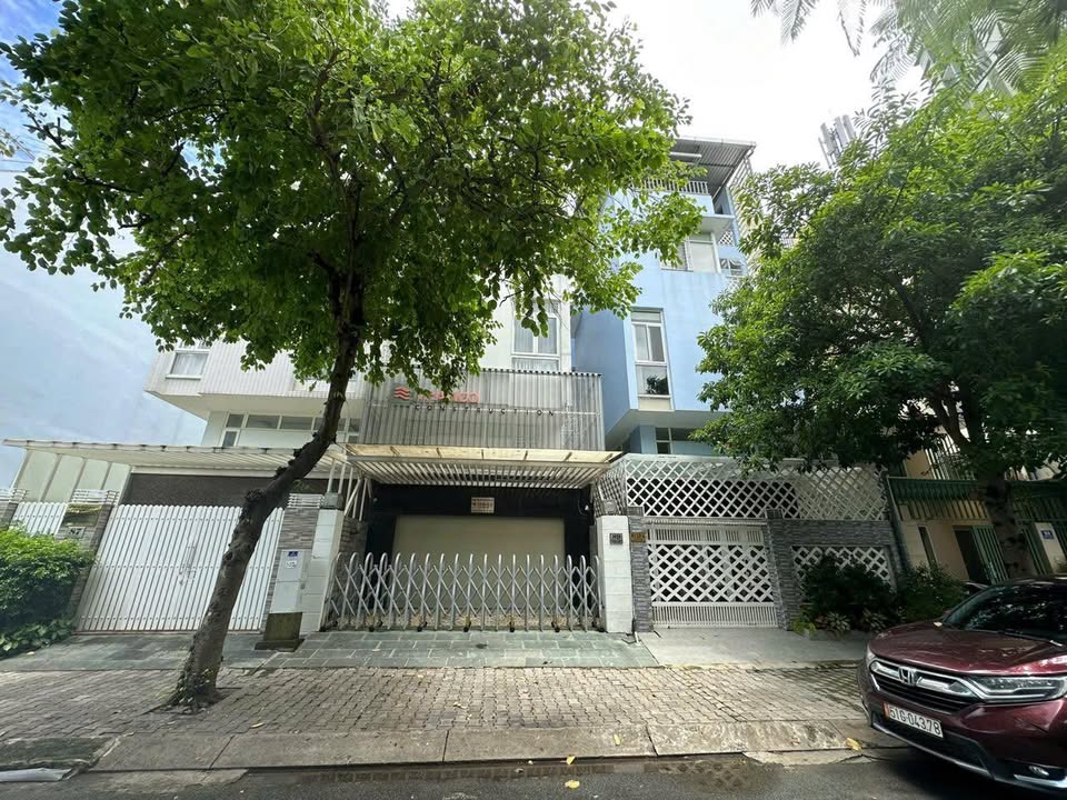 Bán Nhà Phố Phú Mỹ Hưng 126m² giá 21.3 tỷ - Đối diện trường học, cho thuê lợi nhuận cao!