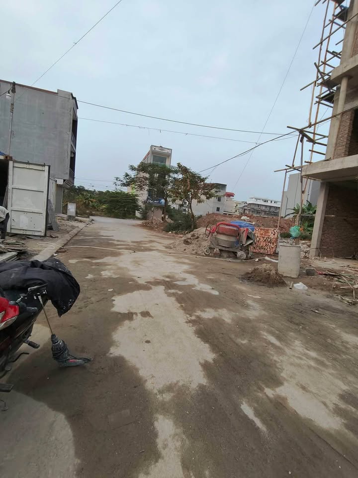 Nhà cho thuê 4 tầng tại Phường Vân Dương, Bắc Ninh - Thang máy tiện nghi, 8 phòng ngủ