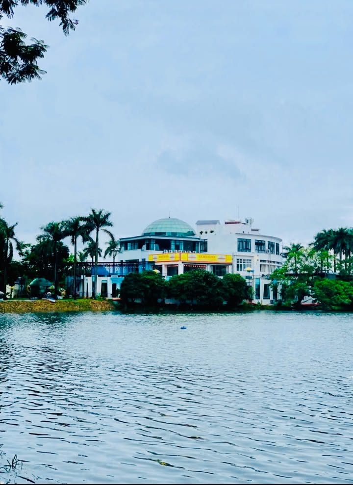 Nhà mặt phố Trấn Vũ - Trúc Bạch 40m² giá thỏa thuận - Kinh doanh sầm uất!