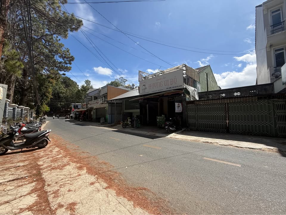 Nhà trọ mặt tiền đường Lý Nam Đế, Đà Lạt 100m² giá 14.9 tỷ - Đầu tư sinh lời hấp dẫn!