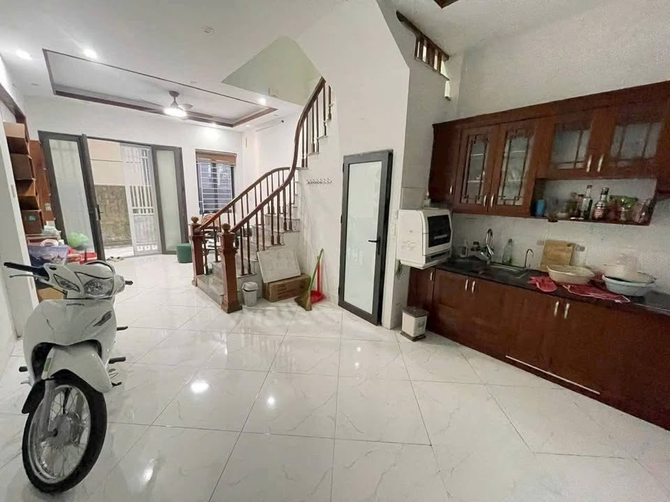 Nhà bán tại Cầu Diễn, Nam Từ Liêm 40m² giá 5.35 tỷ - Dân xây kiên cố, vị trí đẹp!