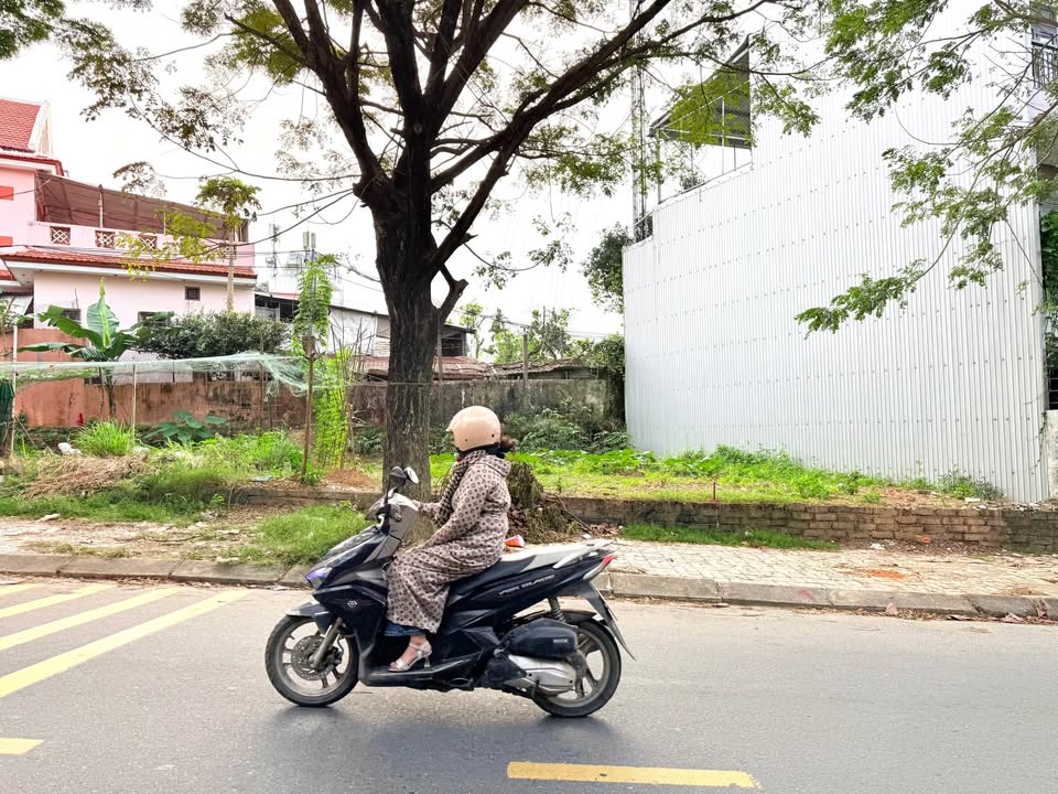 Bán gấp FrontHouse tại Đà Nẵng, 80m² giá 3.75 tỷ - Mặt tiền kinh doanh thuận lợi!